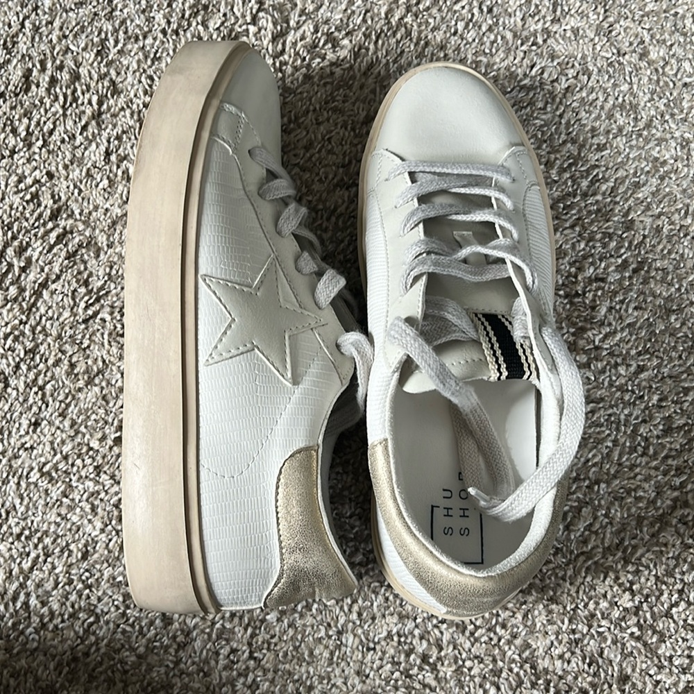 Women’s Shu Shop Reba Tan and Gold Sneakers Size 9